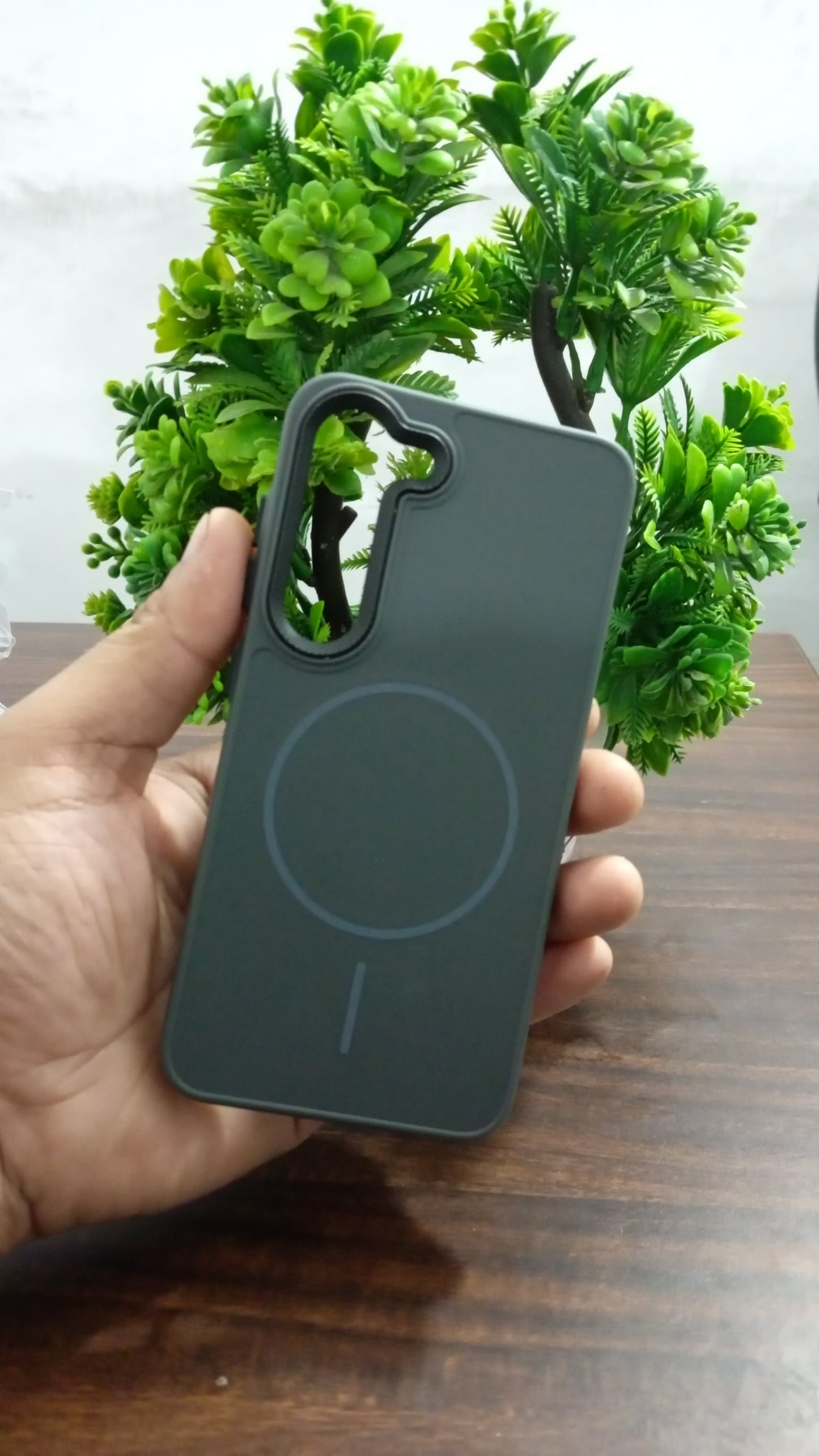 ZEROTO ZR009 | Magnetic Mag-Safe | Spiral Camera Protection Silicone Case