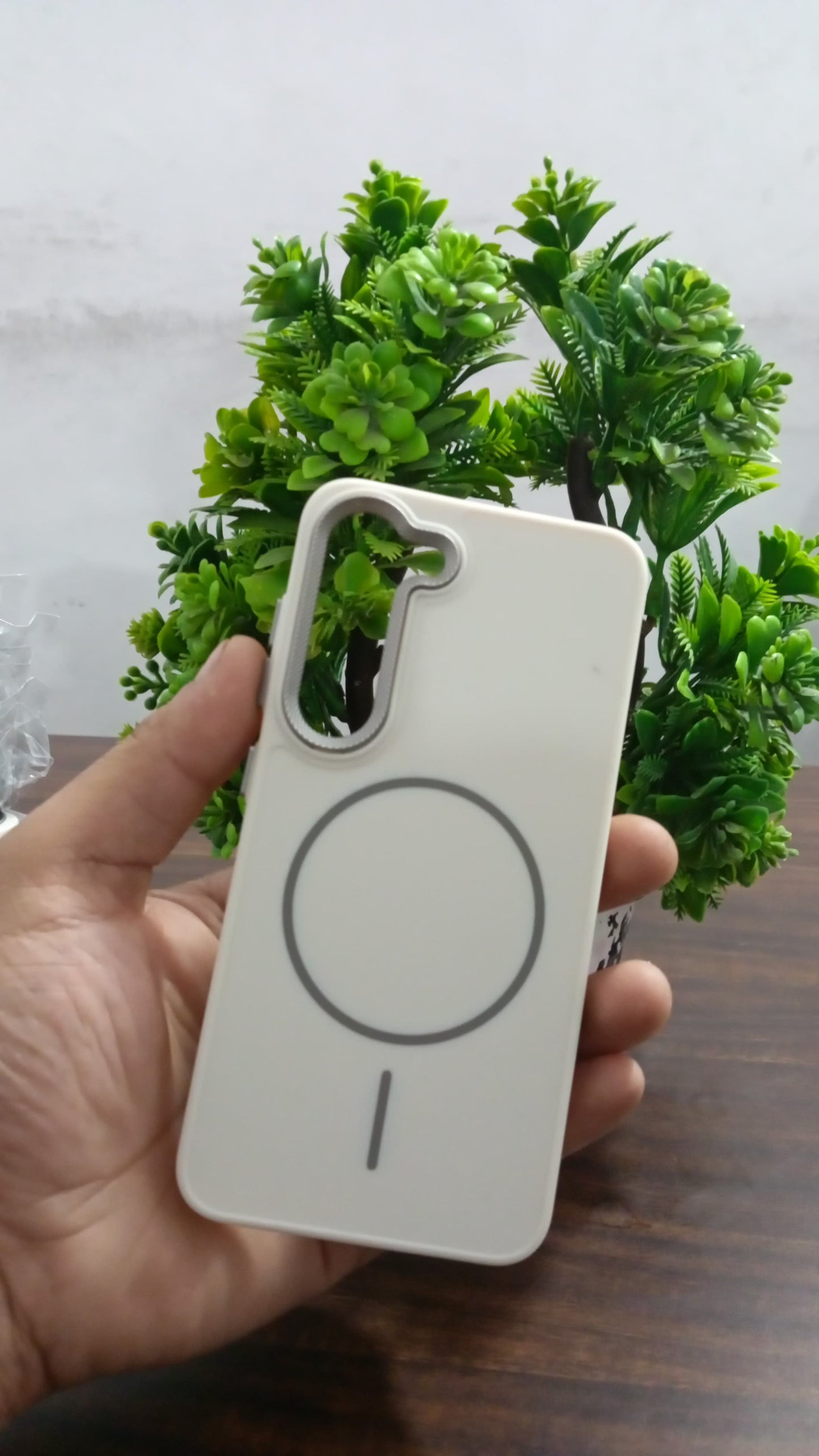 ZEROTO ZR009 | Magnetic Mag-Safe | Spiral Camera Protection Silicone Case